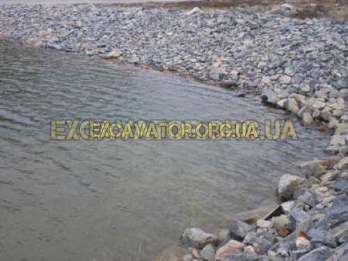 Зміцнення берегів каменем
